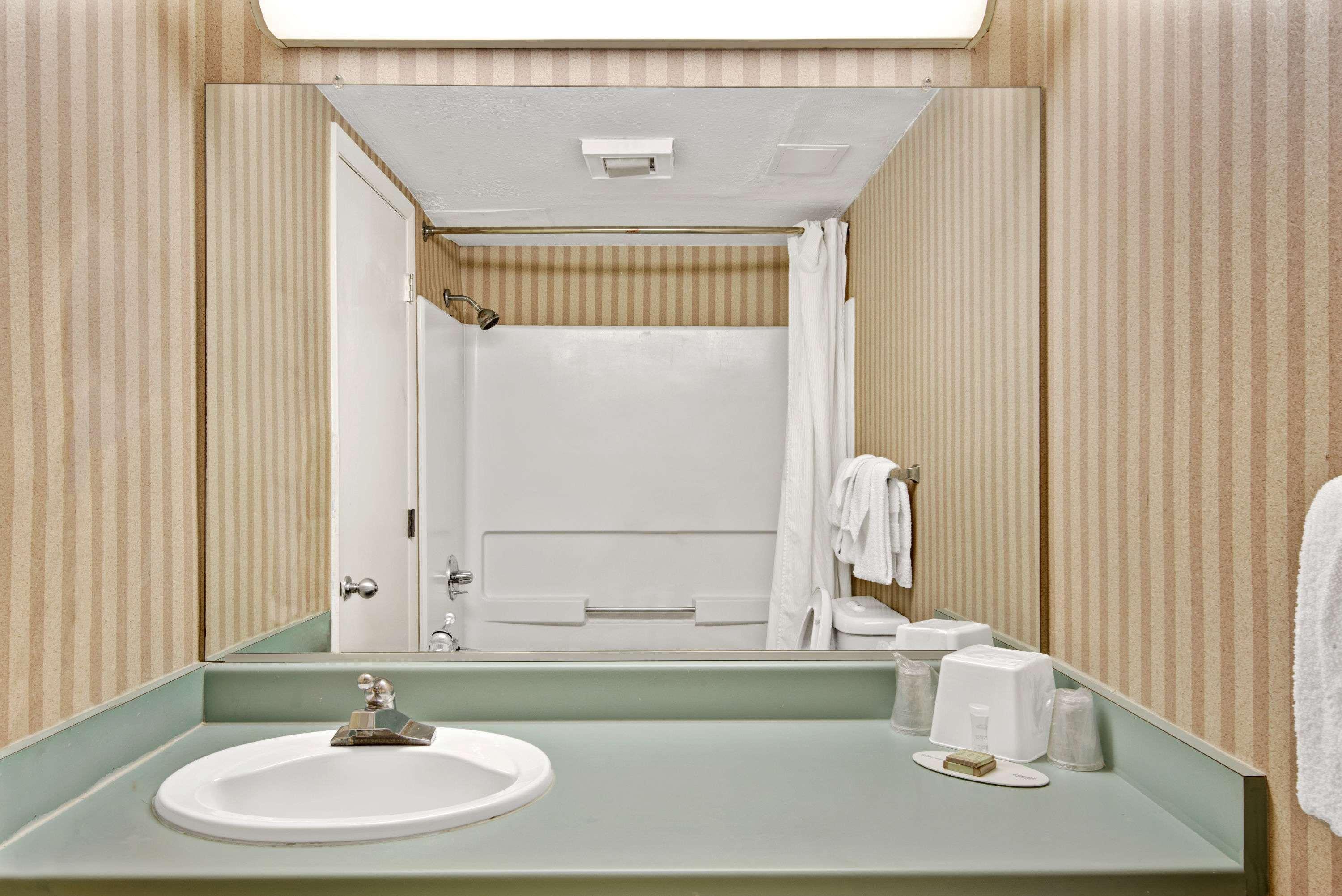 Super 8 By Wyndham Raleigh North East Hotel Luaran gambar